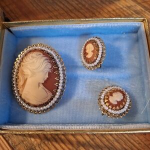 Elegant Cameo Jewelry Set in Gold and Brown